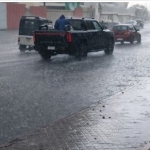 کراچی میں گرج چمک کے ساتھ بارش، چند علاقوں میں ژالہ باری